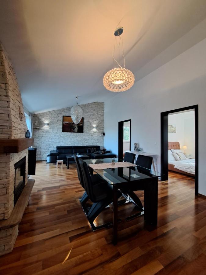 Apartments Villa Sotlar With Pool Umag Exterior foto