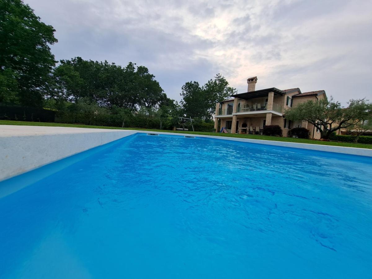 Apartments Villa Sotlar With Pool Umag Exterior foto